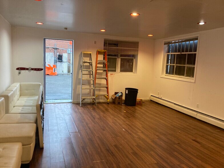 More Photos Of 1445 Commerce Ave, Bronx Industrial For Lease