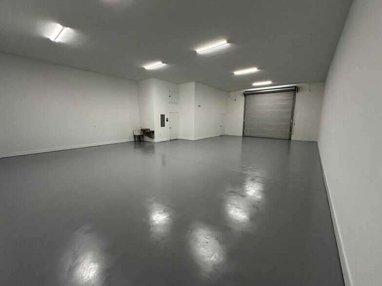More Photos Of 2131-2141 SW Conant Ave Port, Port Saint Lucie Industrial For Lease