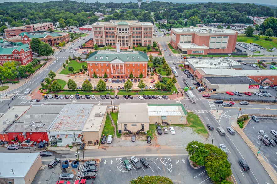 More Photos Of 115 W Court House Sq, Cumming Medical For Lease
