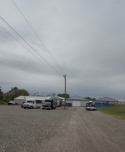More Photos Of 6th St, Tell City Warehouse For Lease