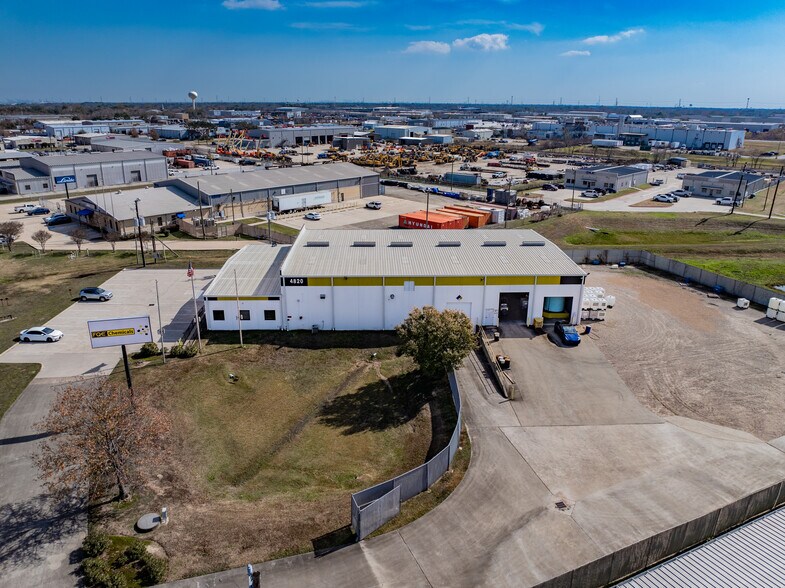More Photos Of 4820 Railroad St, Deer Park Warehouse For Lease