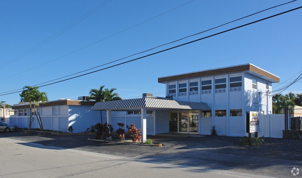 Primary Photo Of 3910 NW 49th St, Tamarac Veterinarian Kennel For Sale
