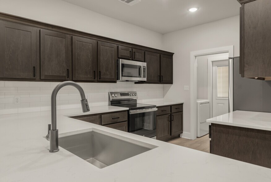 More Photos Of 514 Deacon Dr W, College Station Apartments For Sale