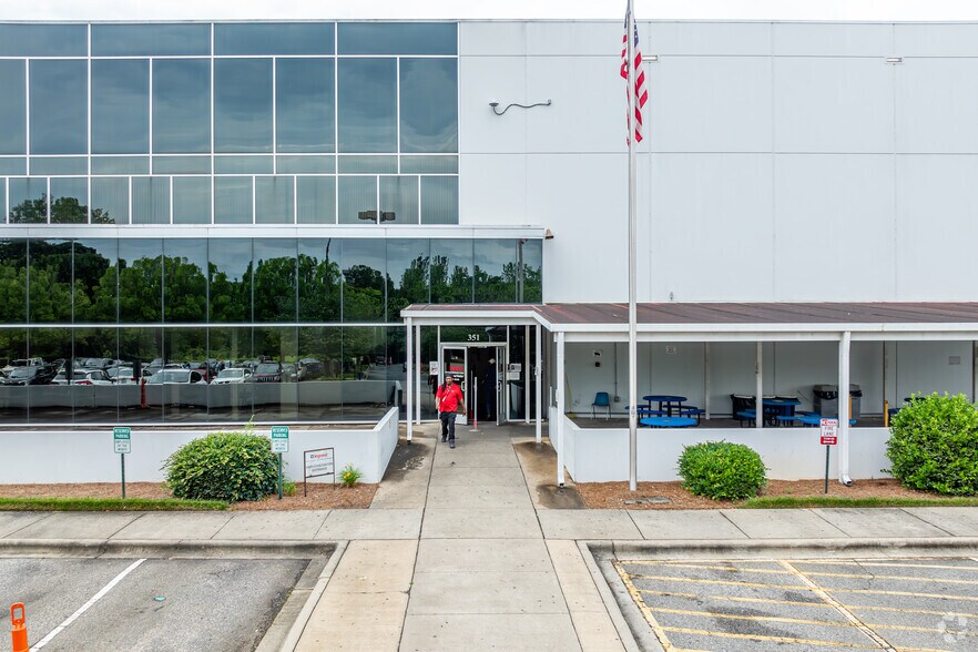 More Photos Of 351-355 Crestmont Dr, Fort Mill Warehouse For Lease