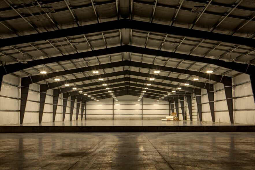 More Photos Of 6717 NE 15th St, Des Moines Warehouse For Lease