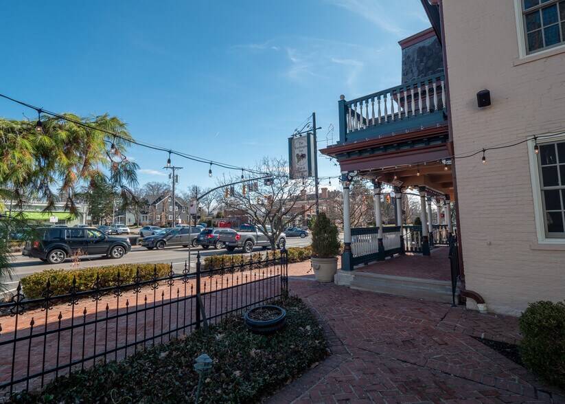 More Photos Of 649 High St, Worthington Storefront Retail Office For Sale