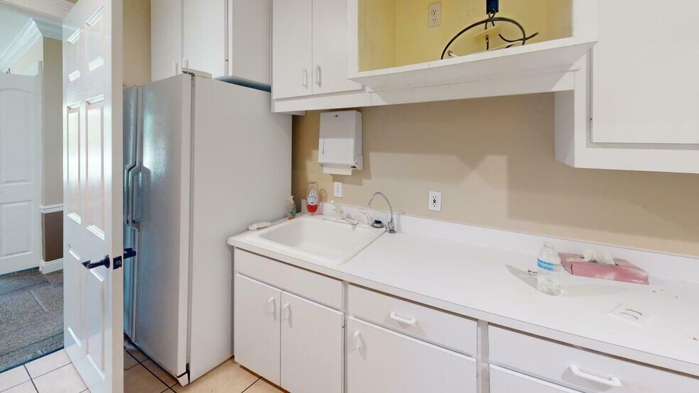 More Photos Of 2103 Jenks Ave, Panama City Medical For Lease