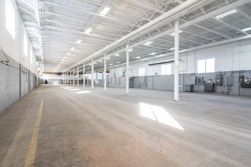 More Photos Of 100 Burland Cres, Hamilton Warehouse For Lease