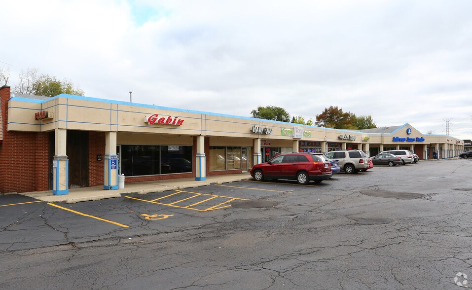 More Photos Of 1-55 S Wolf Rd, Prospect Heights General Retail For Sale
