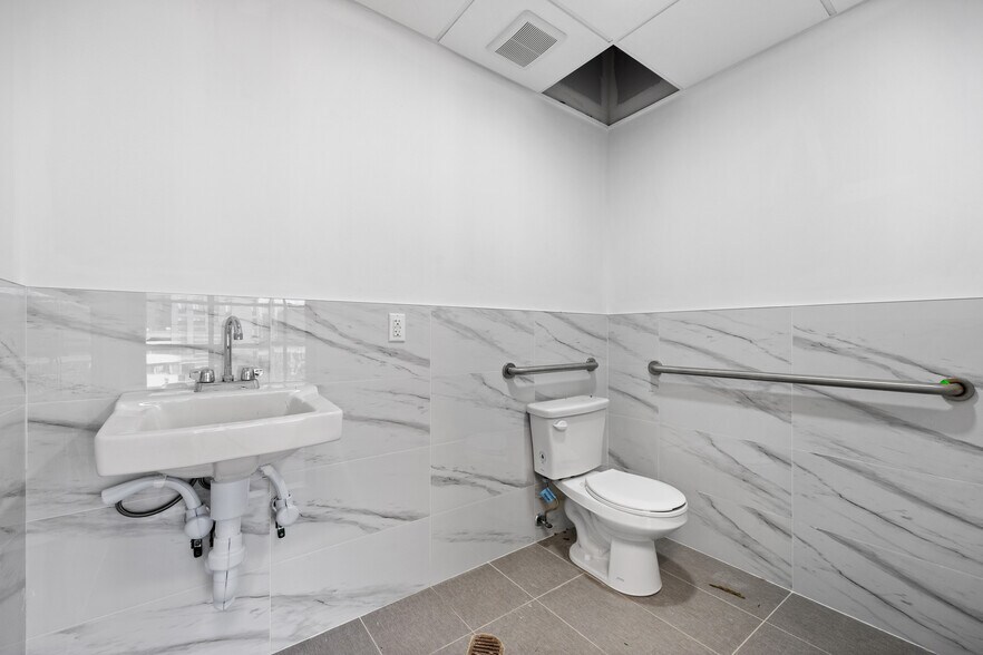 More Photos Of 13320 41st Rd, Flushing Office For Sale