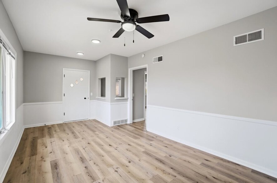 More Photos Of 617 Miami St, Toledo Office Residential For Sale