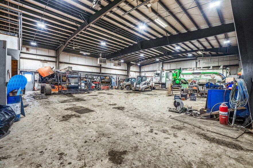 More Photos Of 501075 RR 14, Lloydminster Manufacturing For Sale