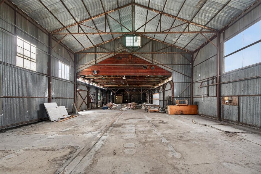More Photos Of 749 N Plano St, Porterville Warehouse For Lease
