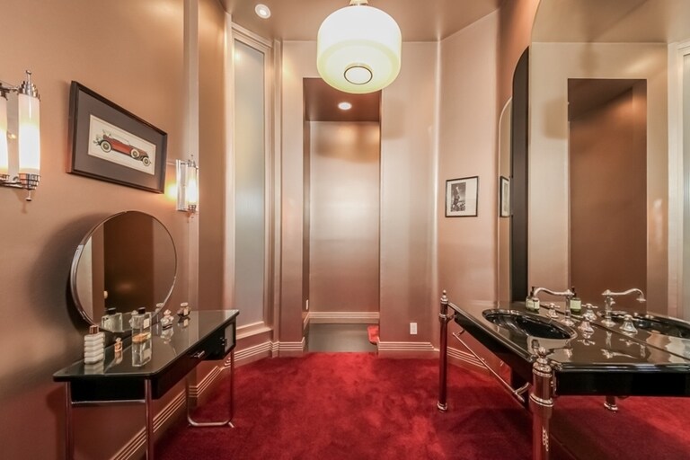 More Photos Of 611 S Glenwood Pl, Burbank Showroom For Sale