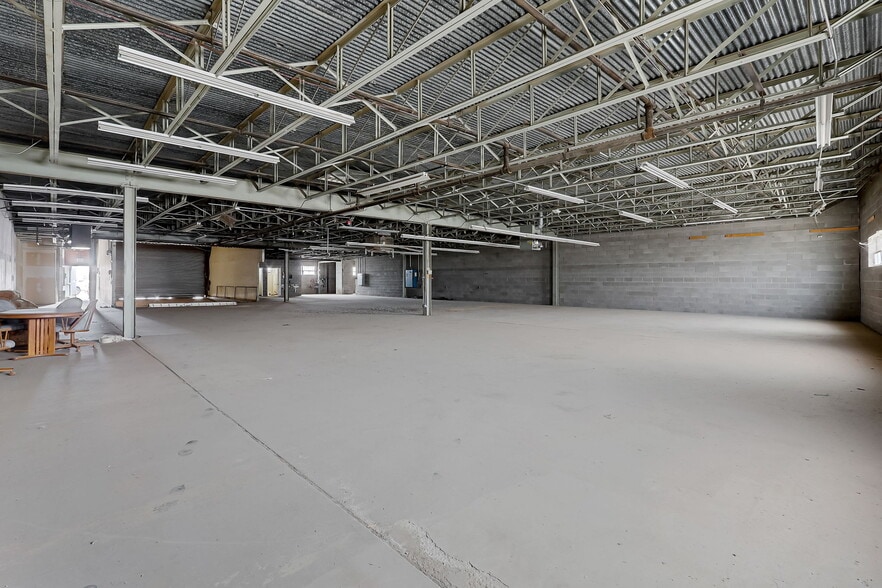 More Photos Of 220 N Saint Vrain St, El Paso Light Distribution For Sale