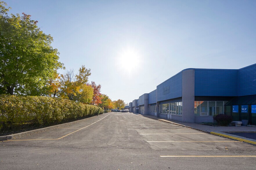 More Photos Of 2115-2147 Rue de la Province, Longueuil Warehouse For Lease