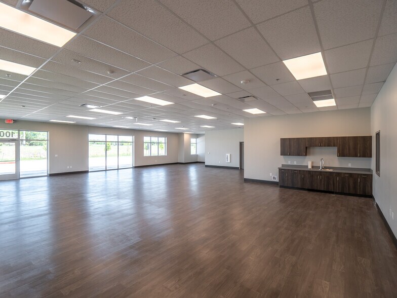 More Photos Of 17218 Tejas Way, Schertz Manufacturing For Sale