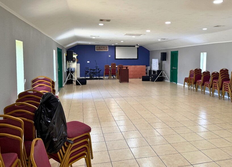 More Photos Of 8600 Guadalupe st, Austin Religious Facility For Sale