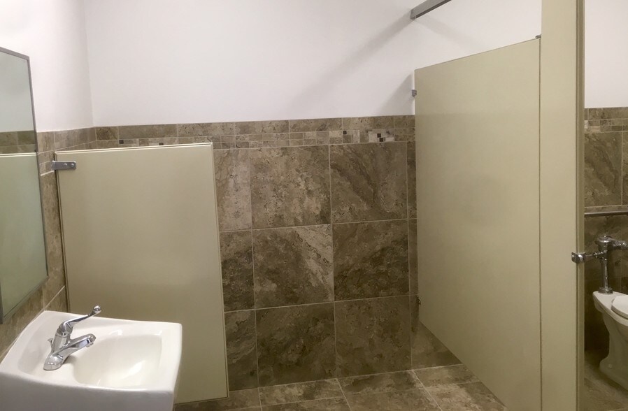 More Photos Of 15437 Anacapa Rd, Victorville Loft Creative Space For Lease