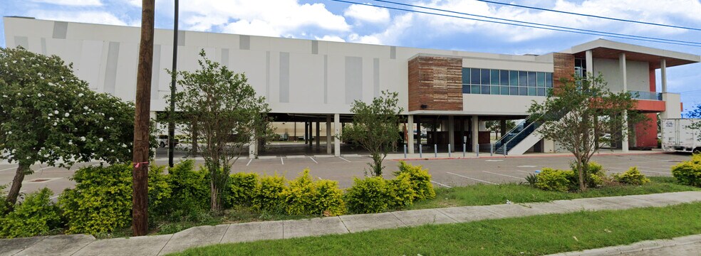 More Photos Of 5112 W Expressway 83, McAllen Bowling Alley For Sale