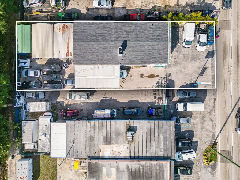 More Photos Of 2242 Fowler St, Fort Myers Service For Sale