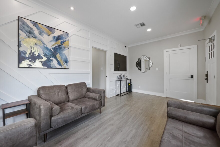 More Photos Of 20713 Aldine Westfield Rd, Houston Office Residential For Sale