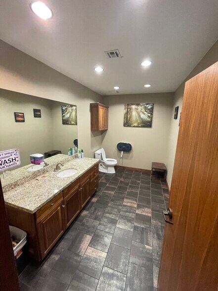 More Photos Of 8672 S Peoria Ave, Tulsa Light Manufacturing For Sale