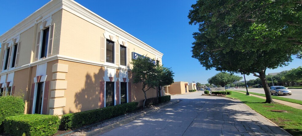 More Photos Of 1340 S main St, Grapevine Office For Lease