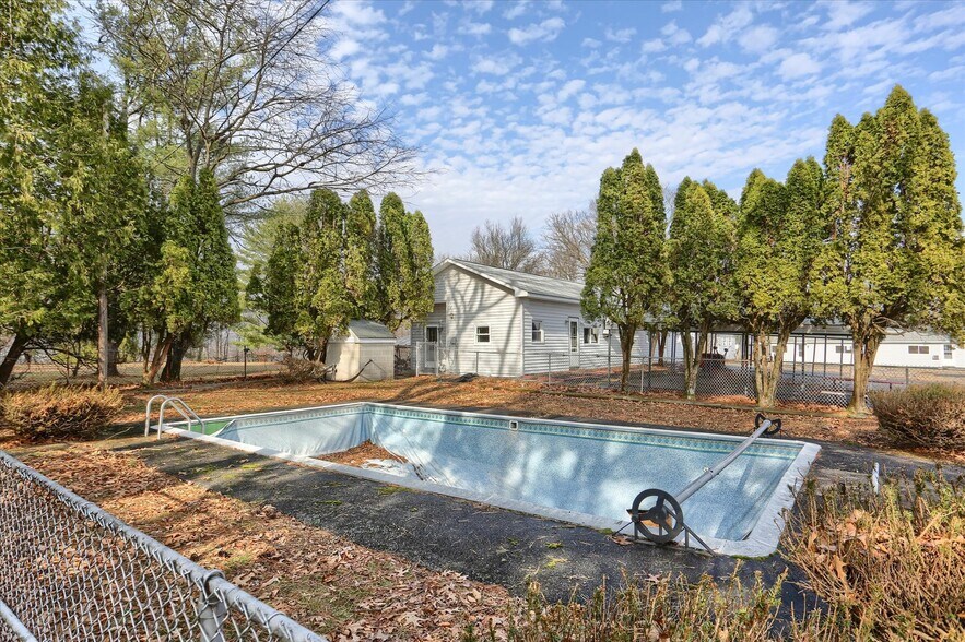 More Photos Of 145 Chamberlaine Ave, Pottsville Flex For Sale