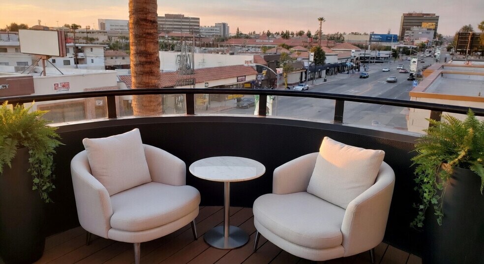More Photos Of 18580 Ventura Blvd, Tarzana Loft Creative Space For Lease