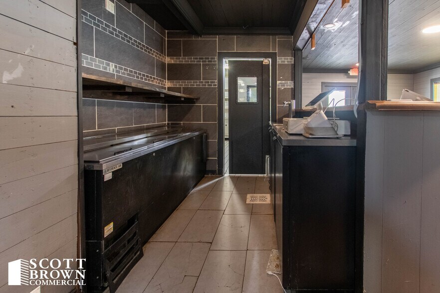 More Photos Of 424 Bryan St, Denton Restaurant For Sale