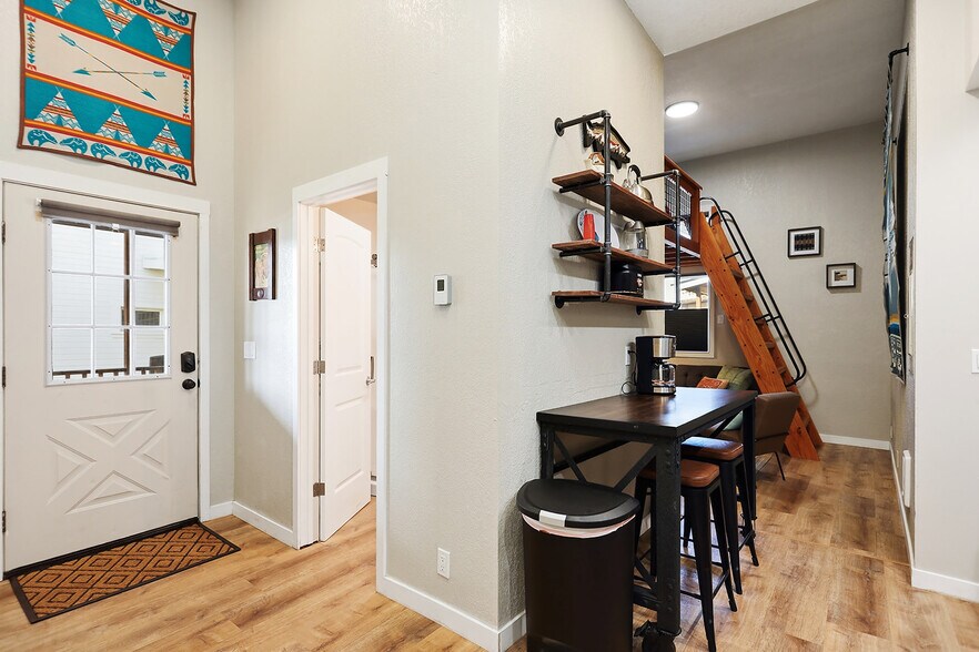 More Photos Of 501 Deschutes Ave, Maupin Freestanding For Sale