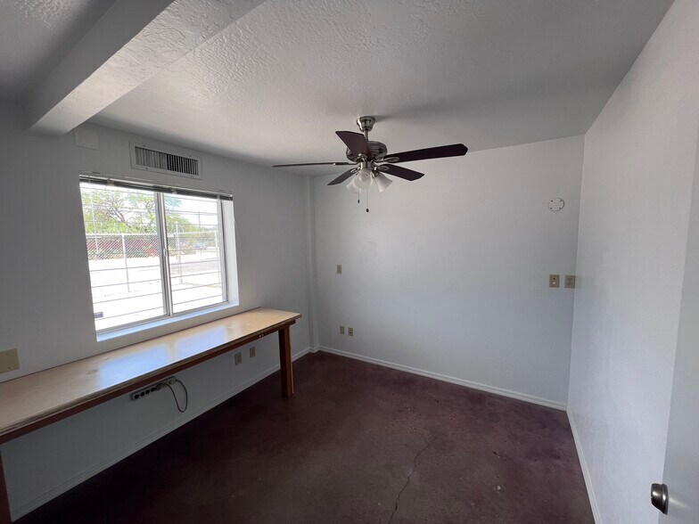 More Photos Of 811 S Santa Rita Ave, Tucson Warehouse For Lease