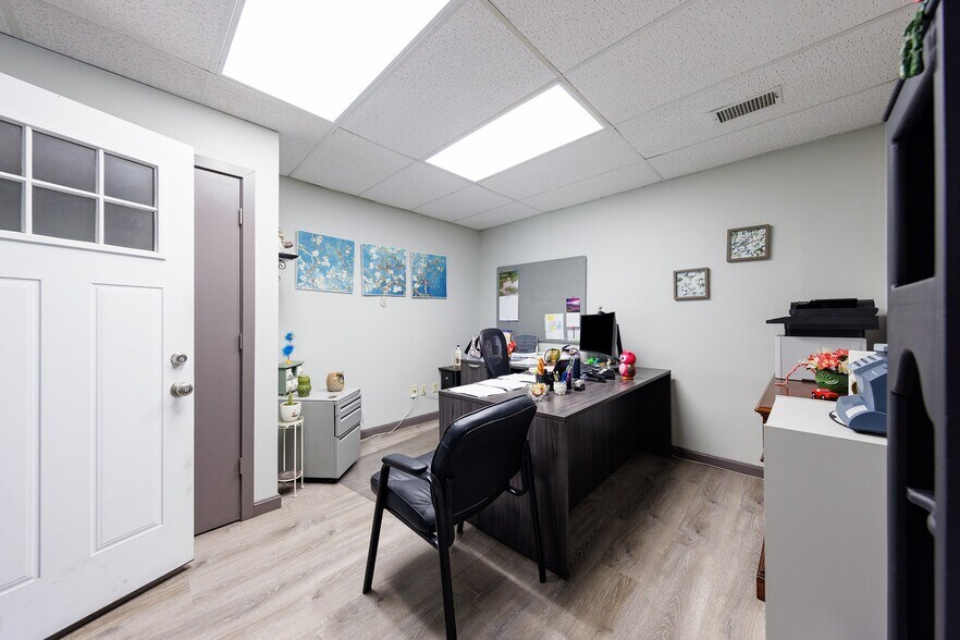 More Photos Of 144 S Main St, Brooklyn Medical For Lease