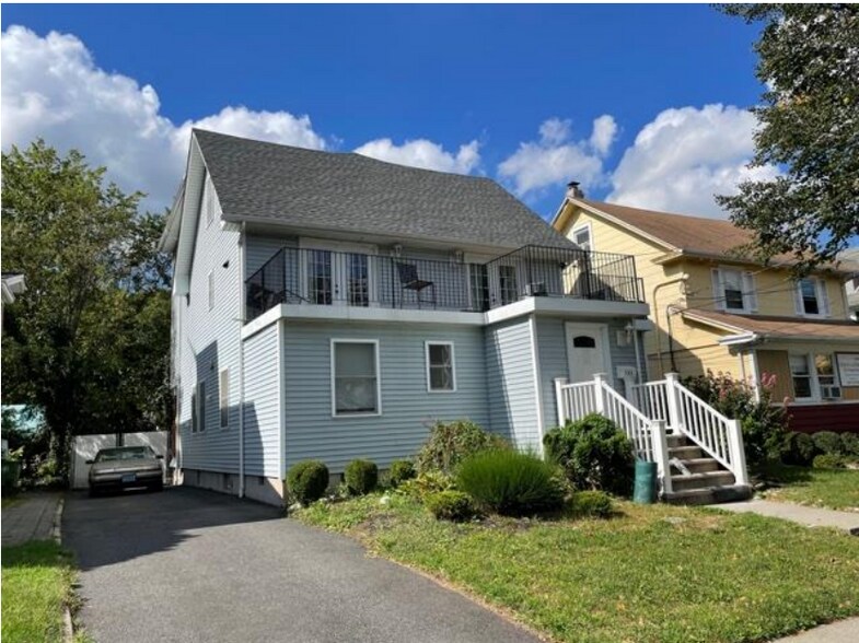 Primary Photo Of 725 N Wood Ave, Linden Office For Lease