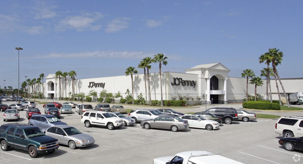 More Photos Of 6200 20th St, Vero Beach Unknown For Lease