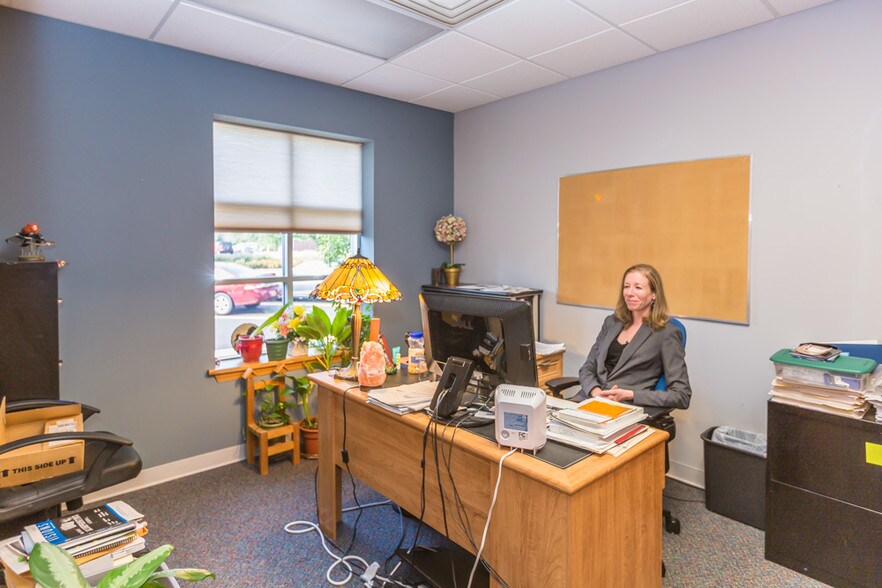 More Photos Of 100 Sylvan Pky, Amherst Medical For Lease