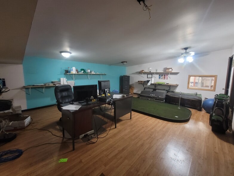 More Photos Of 9947 Express Dr, Highland Warehouse For Lease