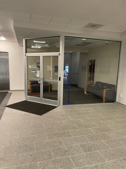 More Photos Of 119 Fairfield Ave, Bellevue Office For Lease