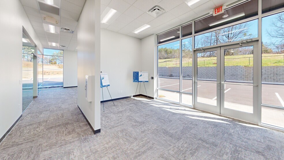 More Photos Of 5380 Dixie Industrial, Lake City Distribution For Lease