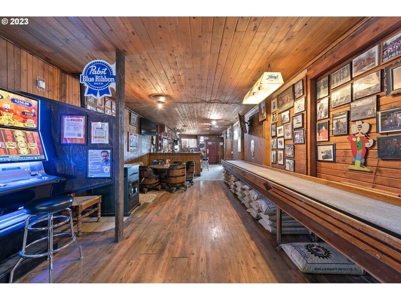 More Photos Of 105 N Main St, Halfway Restaurant For Sale