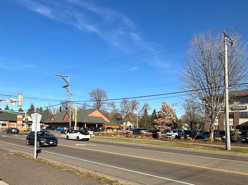 More Photos Of 1912 N Lexington Ave, Roseville Medical For Sale