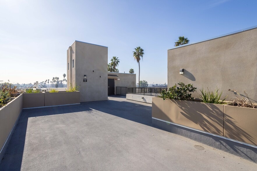 More Photos Of 7410 Avalon Blvd, Los Angeles Apartments For Sale