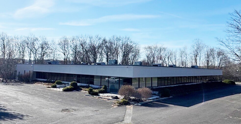 More Photos Of 1 Trefoil Dr, Trumbull Showroom For Lease