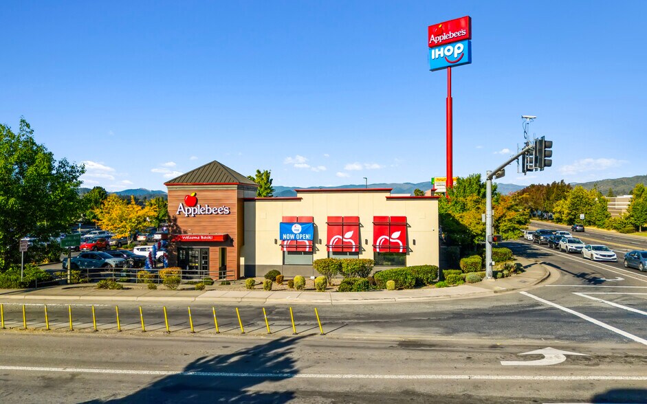 More Photos Of 250 NE Agness Ave, Grants Pass Restaurant For Sale