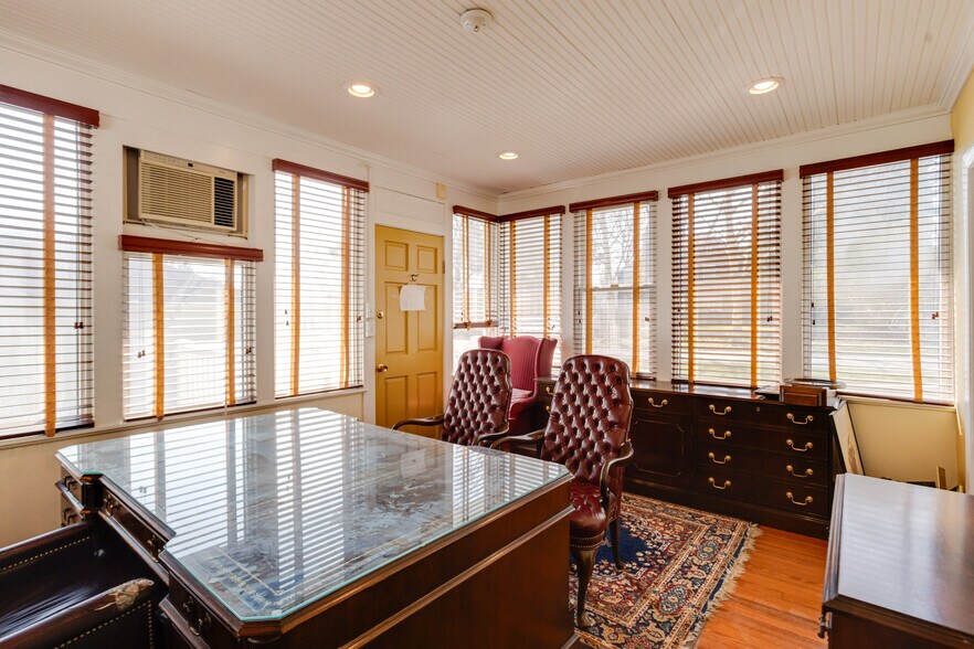 More Photos Of 407 W Pennsylvania Ave, Towson Office For Sale