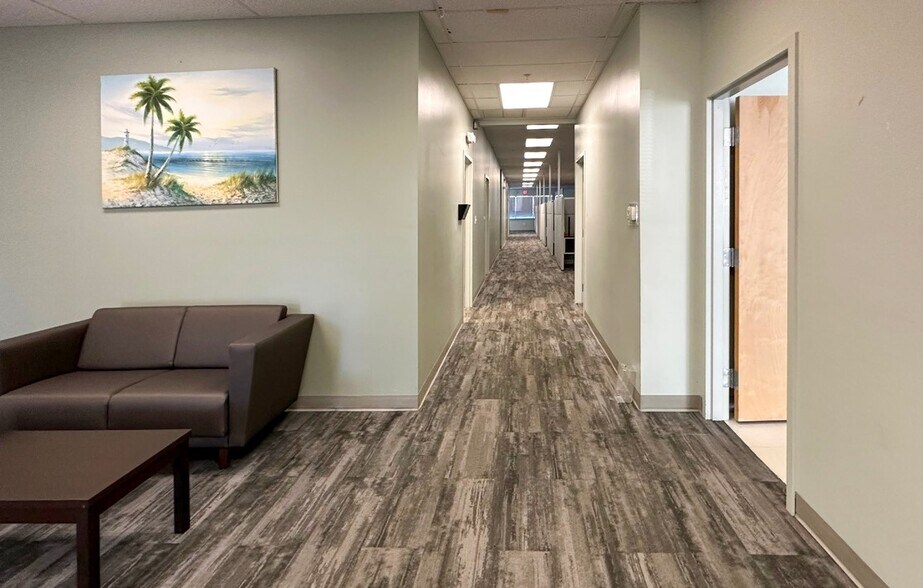 More Photos Of 12601 Westlinks Dr, Fort Myers Unknown For Lease