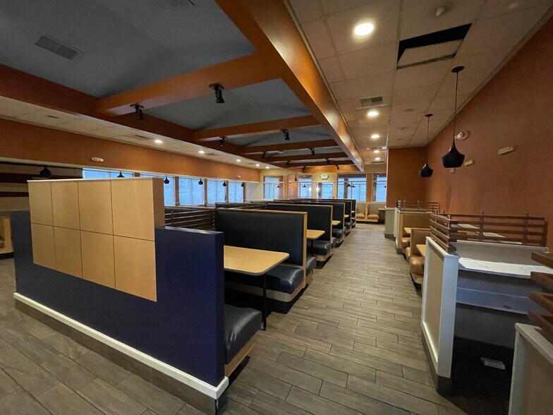 More Photos Of 7862 Montgomery Rd, Cincinnati Restaurant For Lease