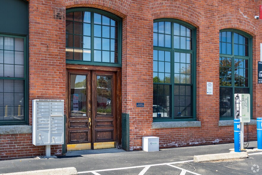 More Photos Of 1 Westinghouse Plz, Hyde Park Light Distribution For Lease