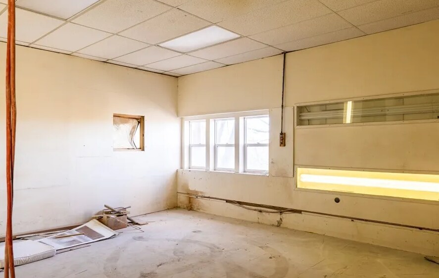 More Photos Of 166 Summit St, Mohawk Warehouse For Sale